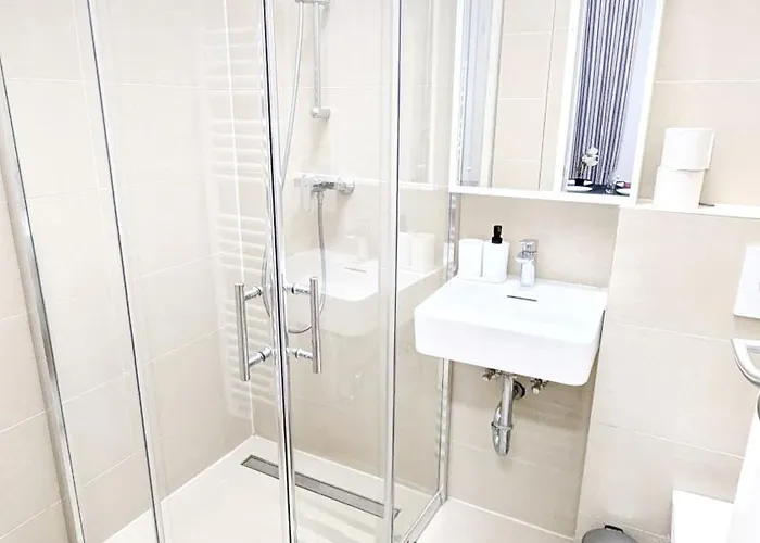 Spacious In A Lively Area Wien