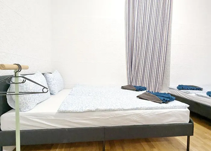 Apartment Spacious In A Lively Area *