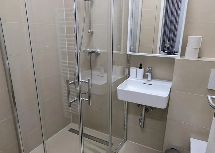Apartment Spacious In A Lively Area *